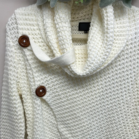 Cream Cowl Neck Chunky Sweater Wooden Buttons Surplice Front M/L - Picture 3 of 15